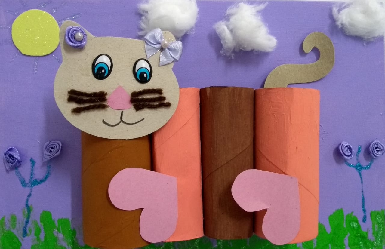 Dulce Almeida Andrade De Freitas - Uma linda gatinha criei com rolo de papel higiênico. 